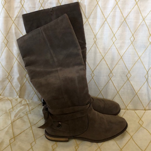 Shoe Dazzle Shoes - NWOT ShoeDazzle KneeHigh SuedeBoots Women’s Size12